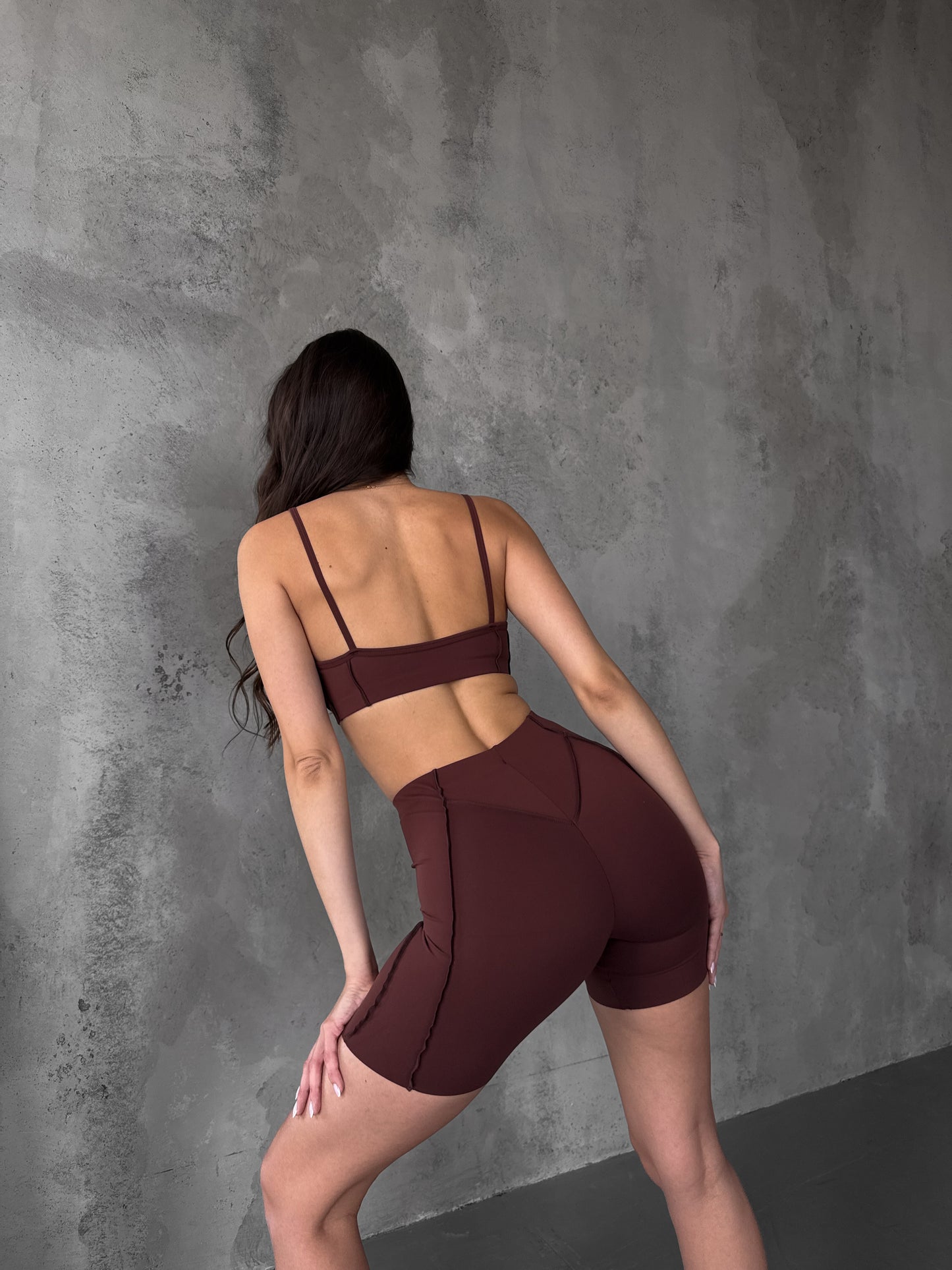 Zestaw treningowy Damskie Butterfly top z szortami czekoladowy