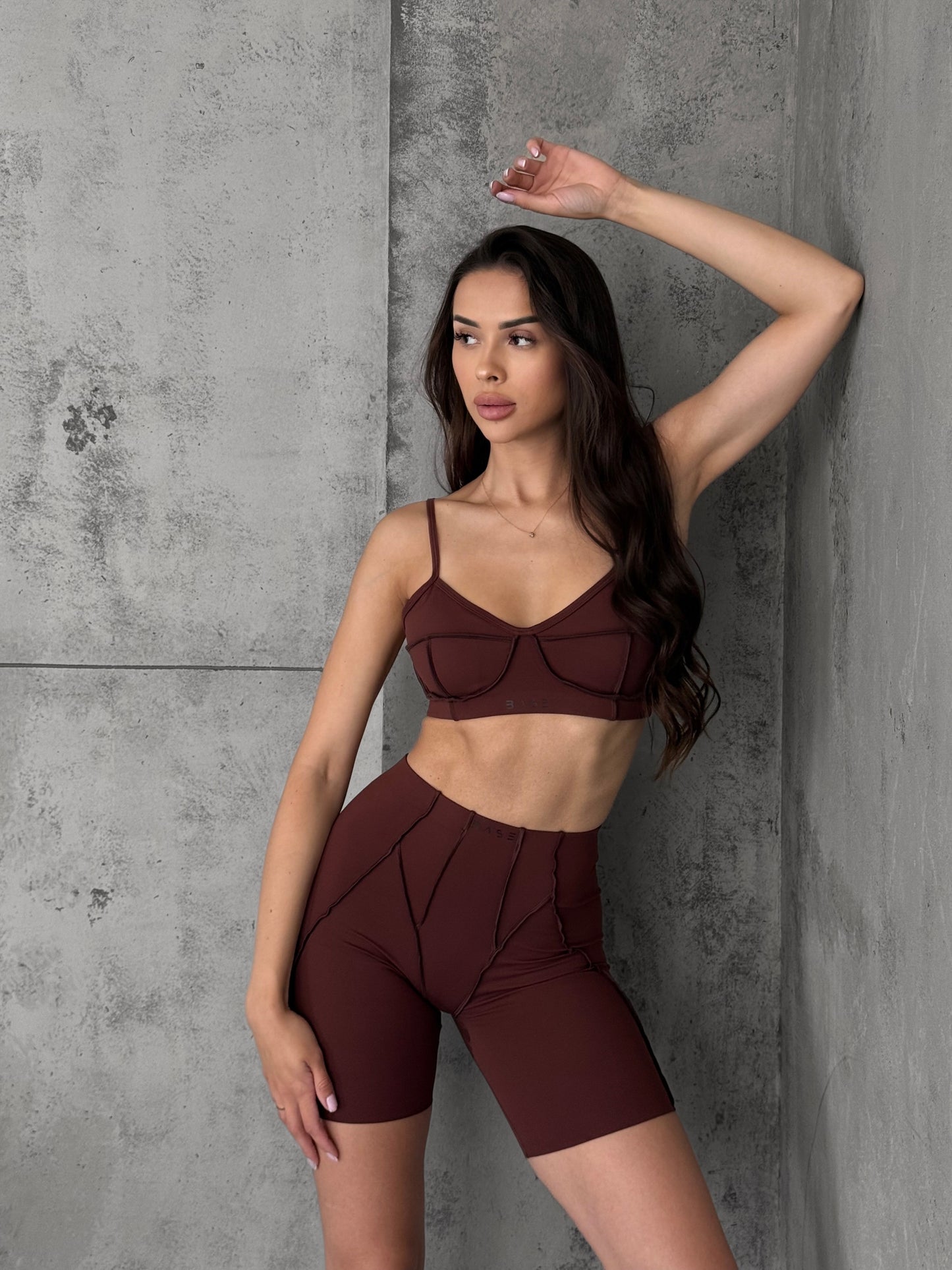 Zestaw treningowy Damskie Butterfly top z szortami czekoladowy
