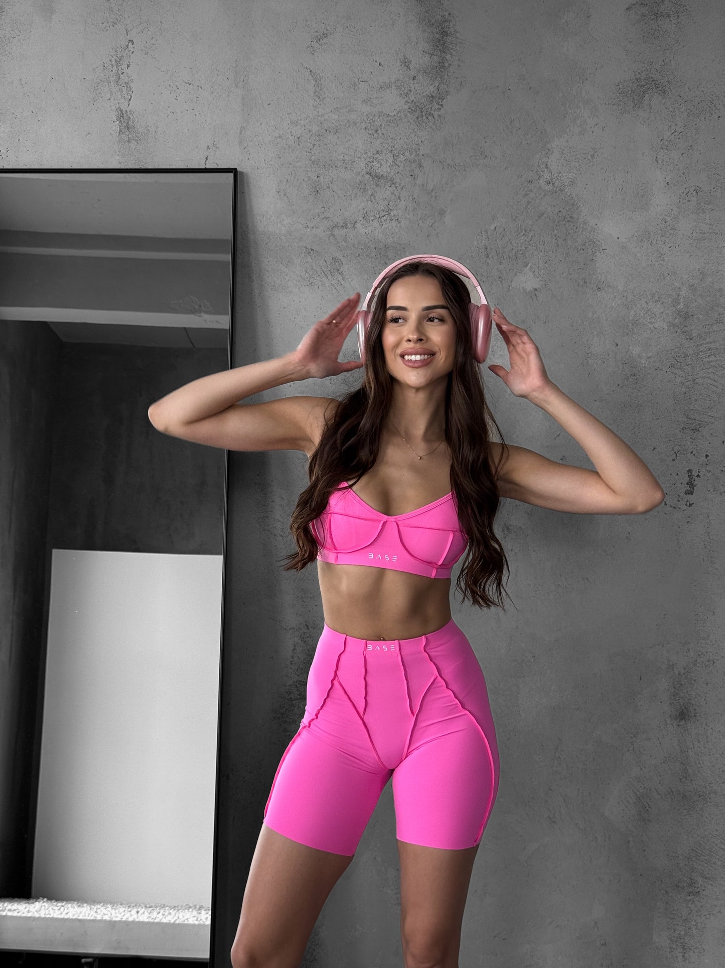 Zestaw treningowy Damskie Butterfly top z szortami różowy