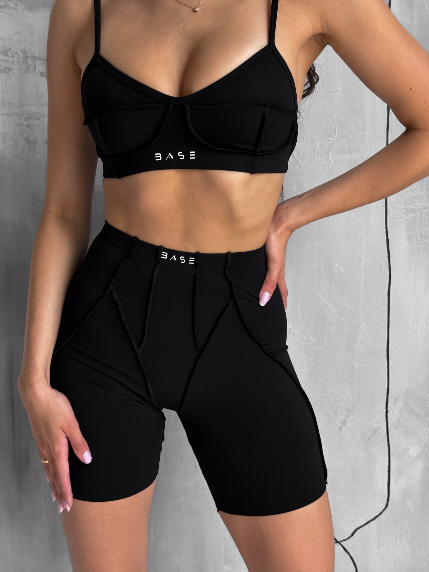 Zestaw treningowy Damskie Butterfly top z szortami czarny