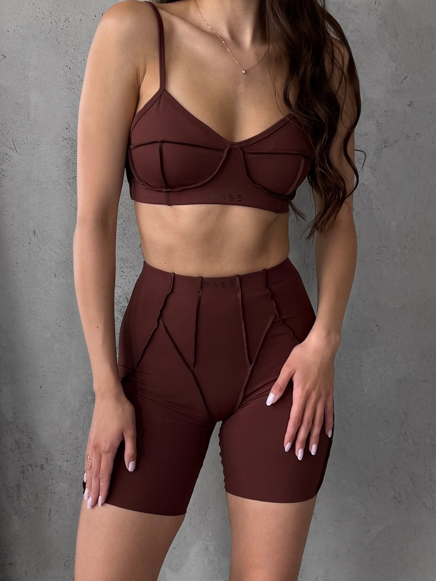 Zestaw treningowy Damskie Butterfly top z szortami  czekoladowy
