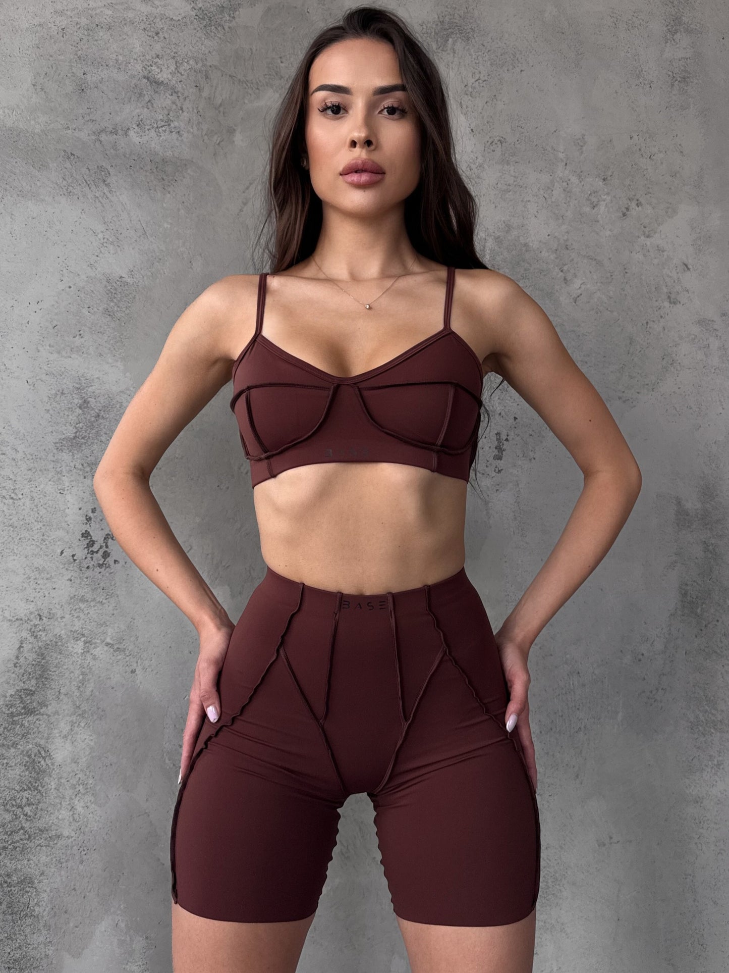 Zestaw treningowy Damskie Butterfly top z szortami  czekoladowy