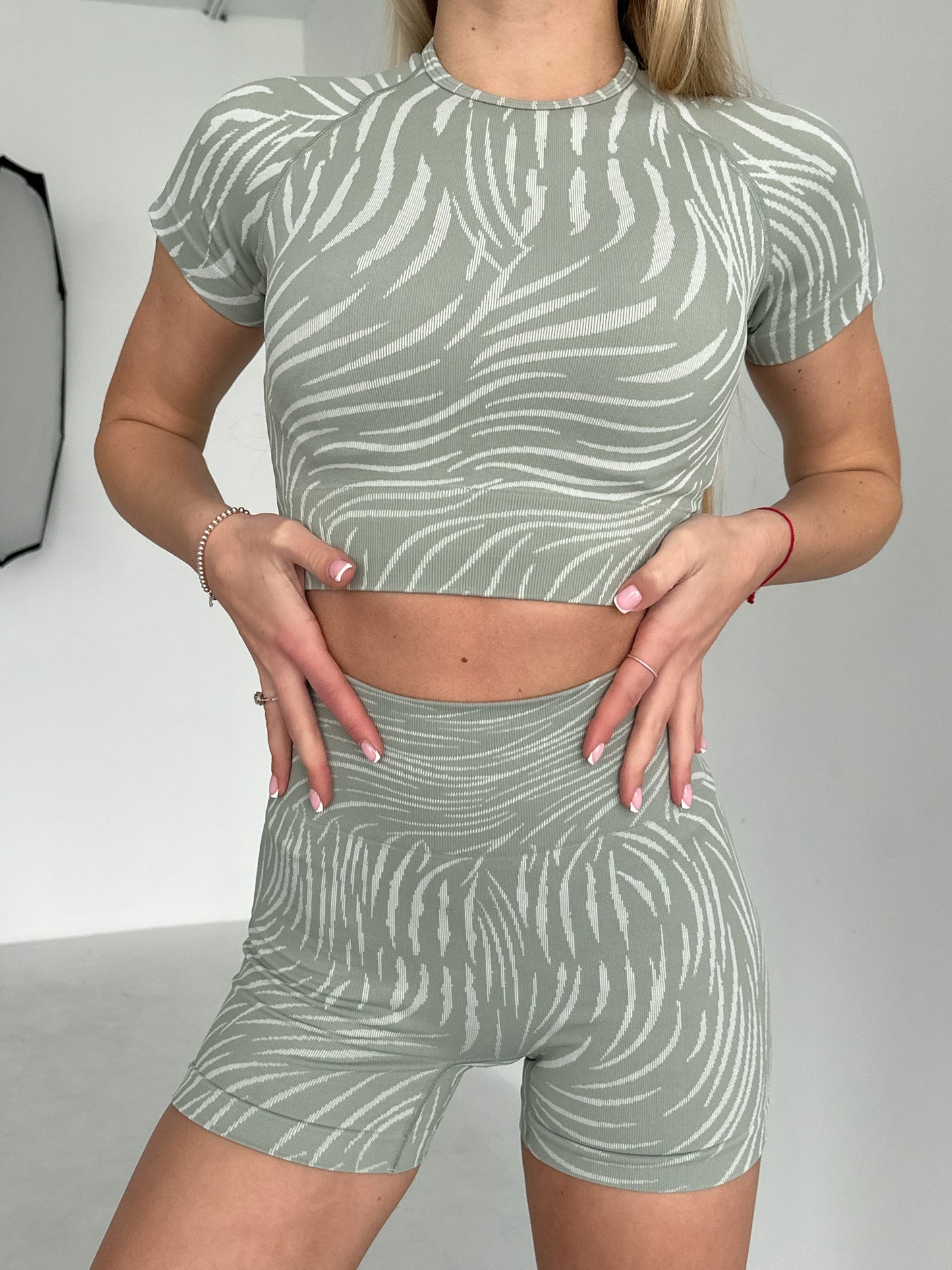 Komplet treningowy Damskie szorty z t-shirtem Zebra pistacja