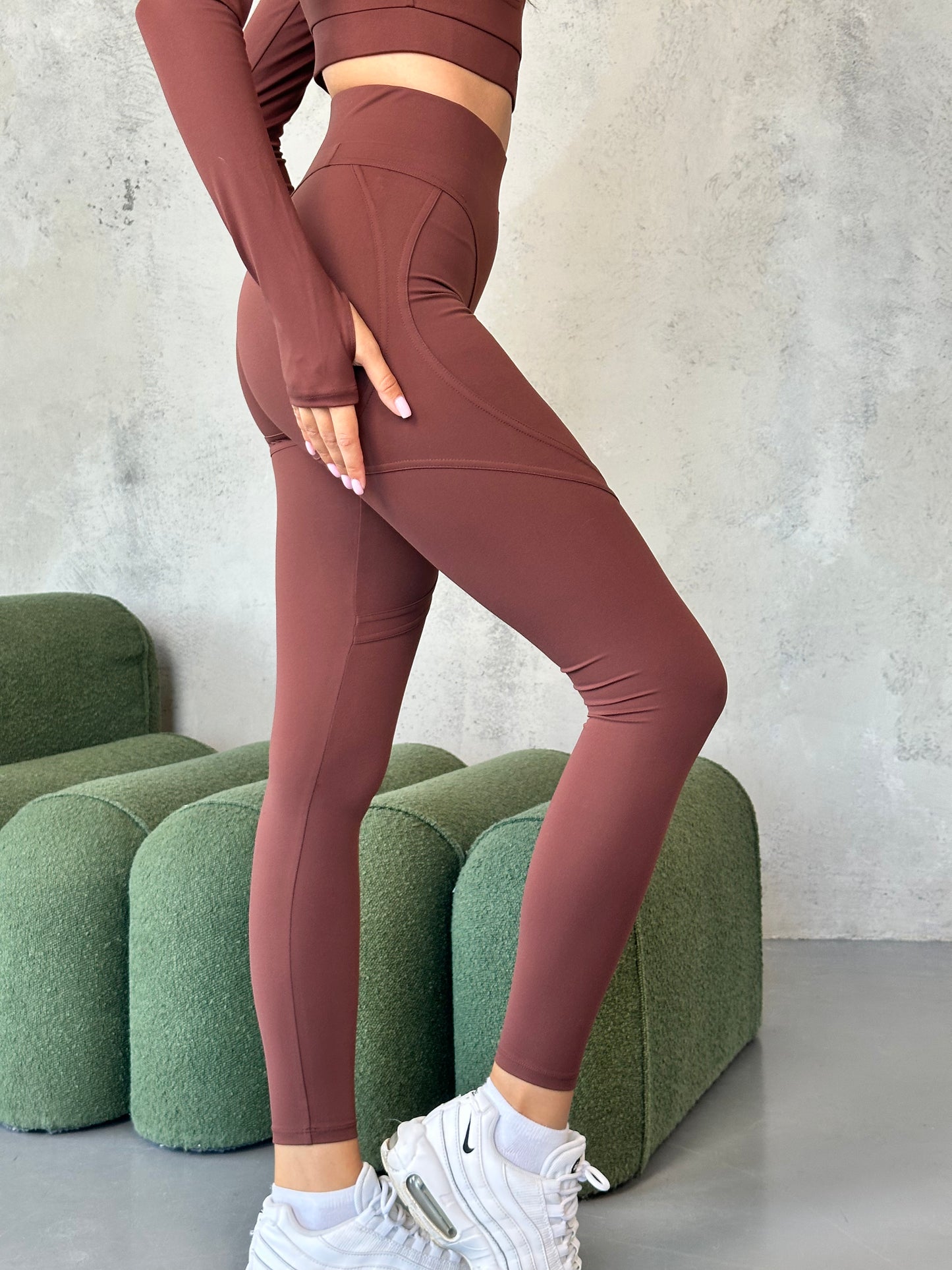 Legginsy treningowy Aura  czekoladowy